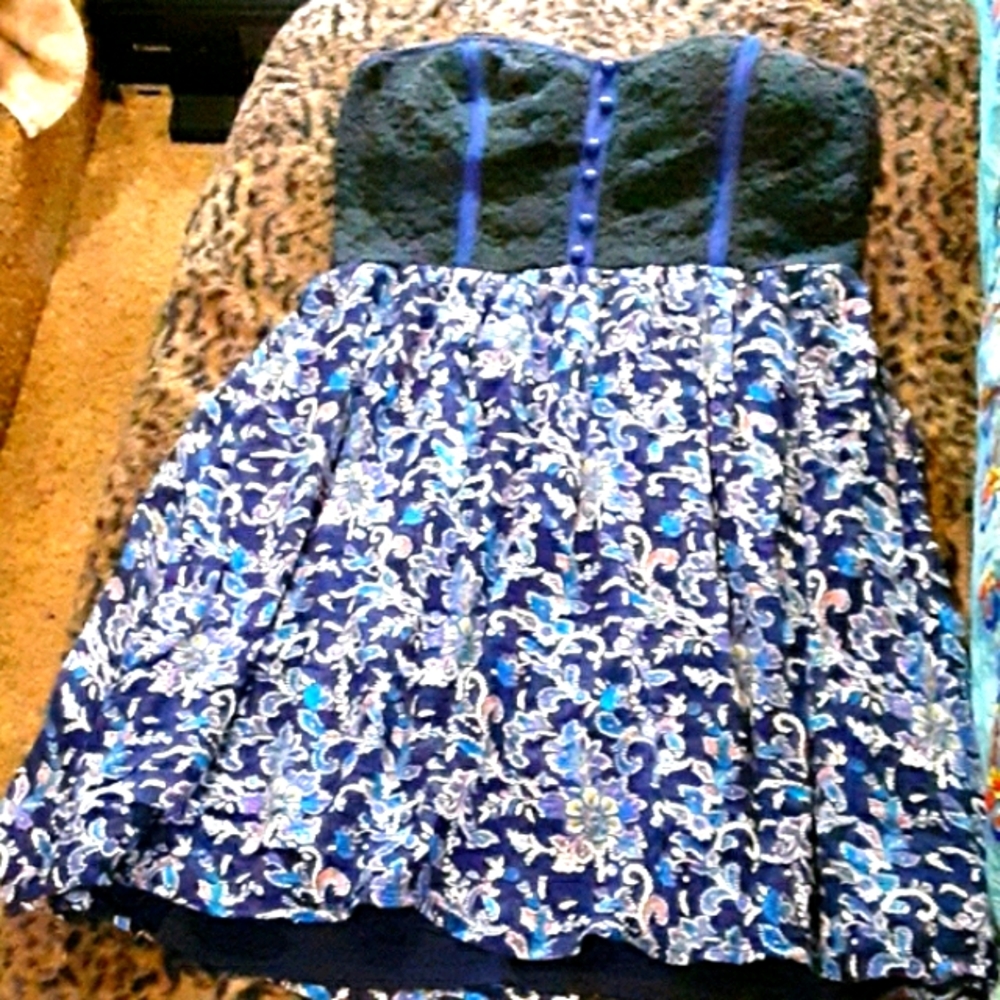 Like New Strapless Bustier Style Dress - Picture 2 of 4